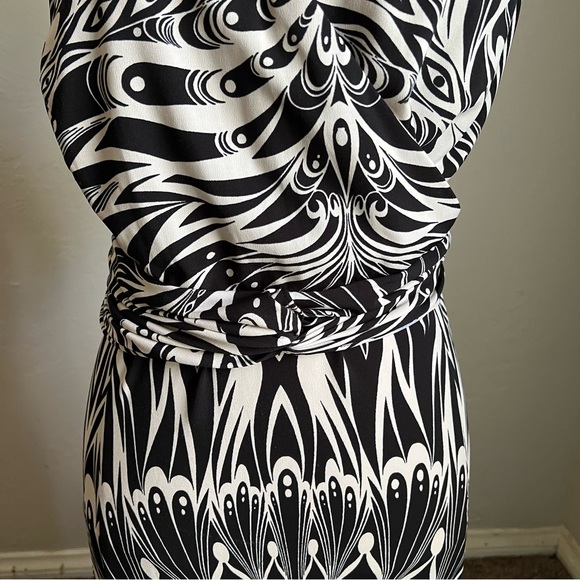 Taylor Sleeveless V Neck Twisted Waist Dress Plus Size 22W Black White - Picture 4 of 15